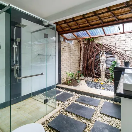 Villa Putri Mila Seminyak  Exterior photo
