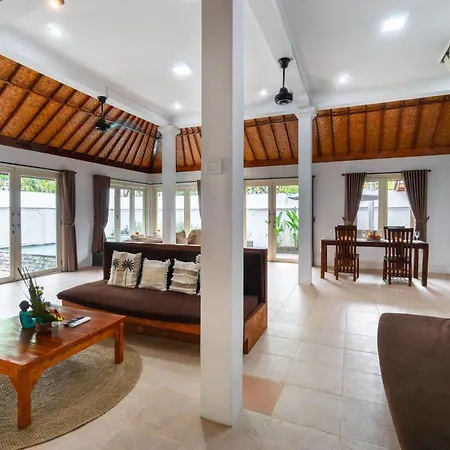 Villa Putri Mila Seminyak  Exterior photo